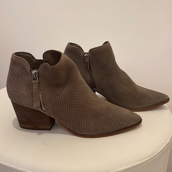 Vince Camuto bootie - Picture 3 of 6